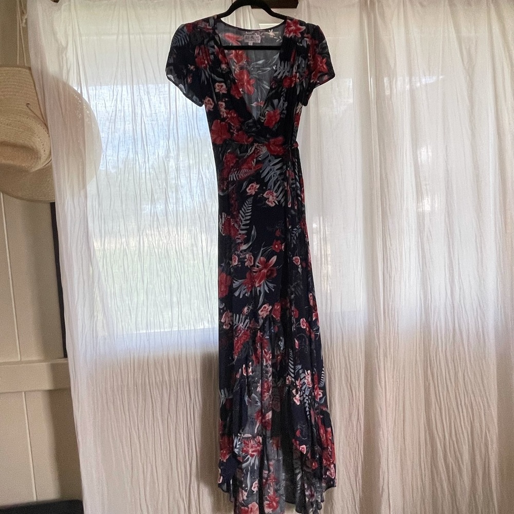 XIX PALMS Navy blue & Red floral maxi